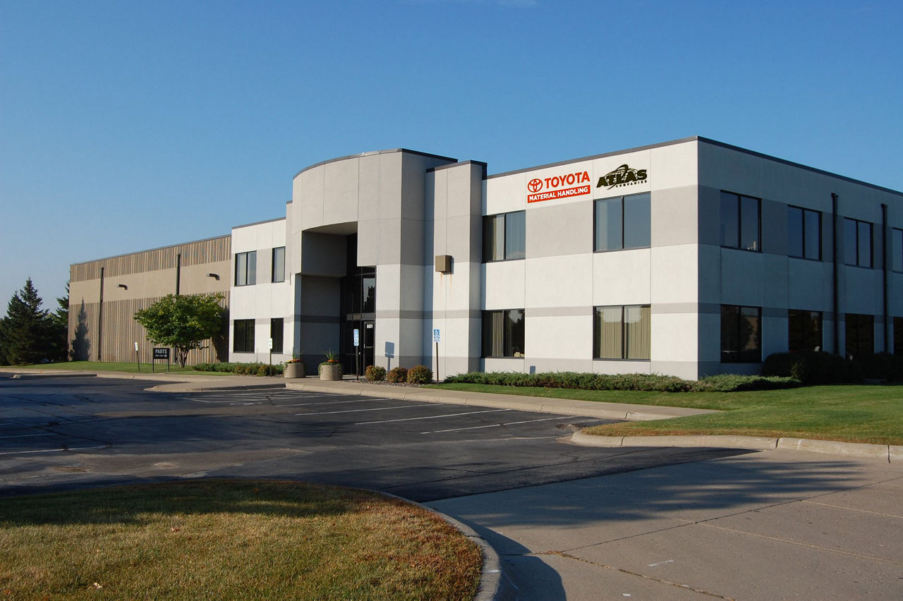 Edificio White Atlas Toyota Material Handling en Brooklyn Park, MN