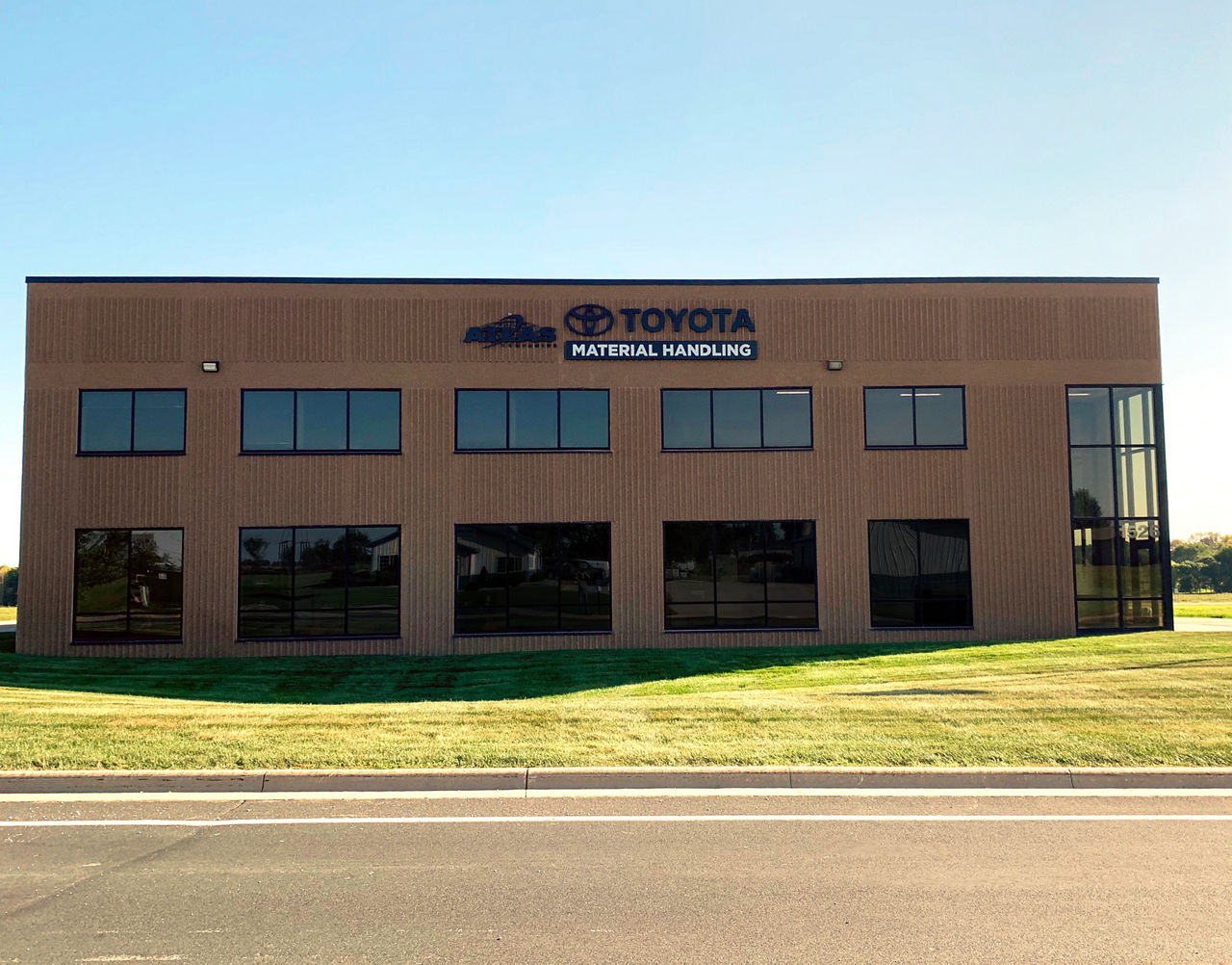 Brown Atlas Toyota Material Handling building in Byron, MN