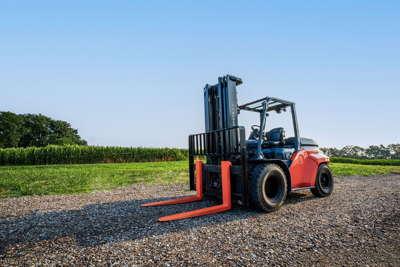 Integrated Large Electric Pneumatic Forklift beauty shot