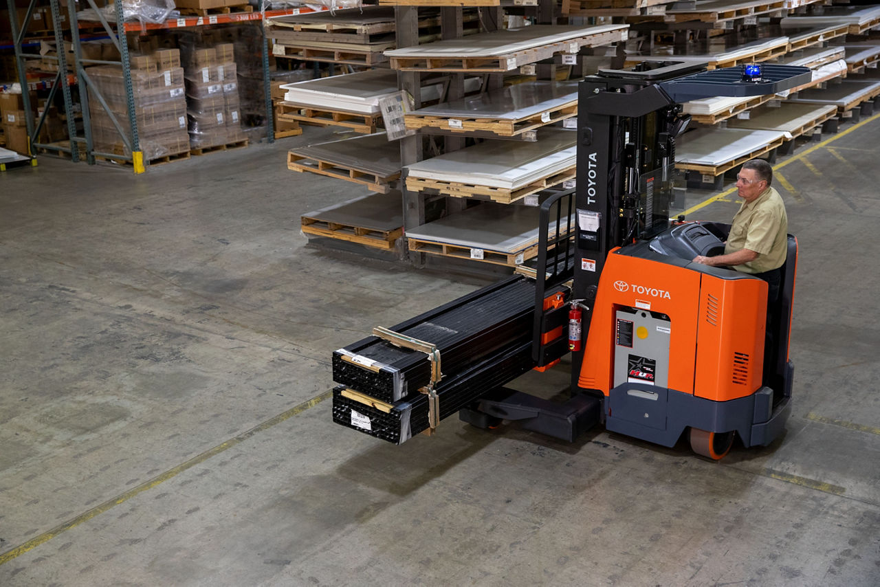 Multidirectional Reach Truck Application 20