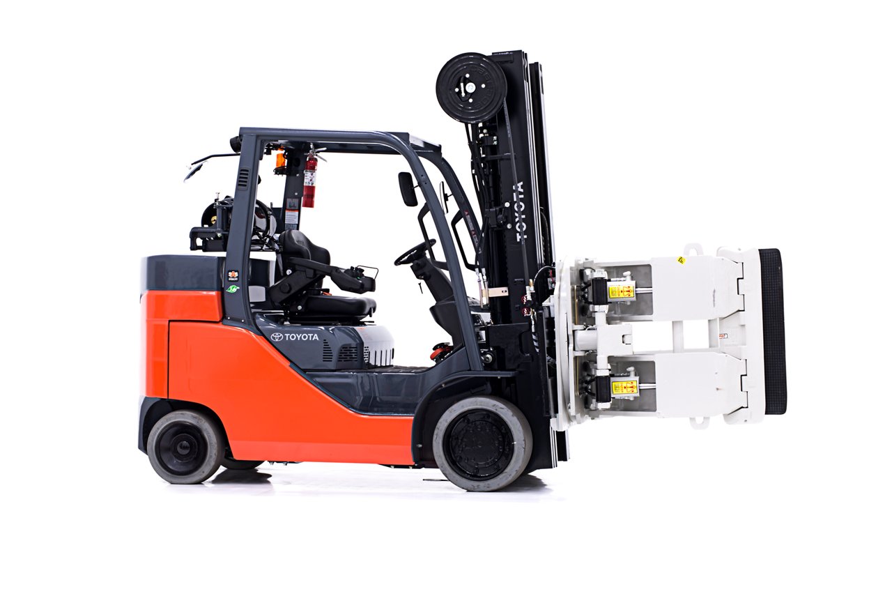 Special forklift for paper roll