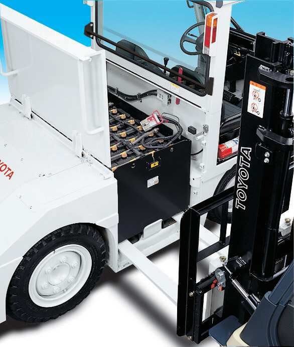 Large tow tractor 2TE Close-up 3