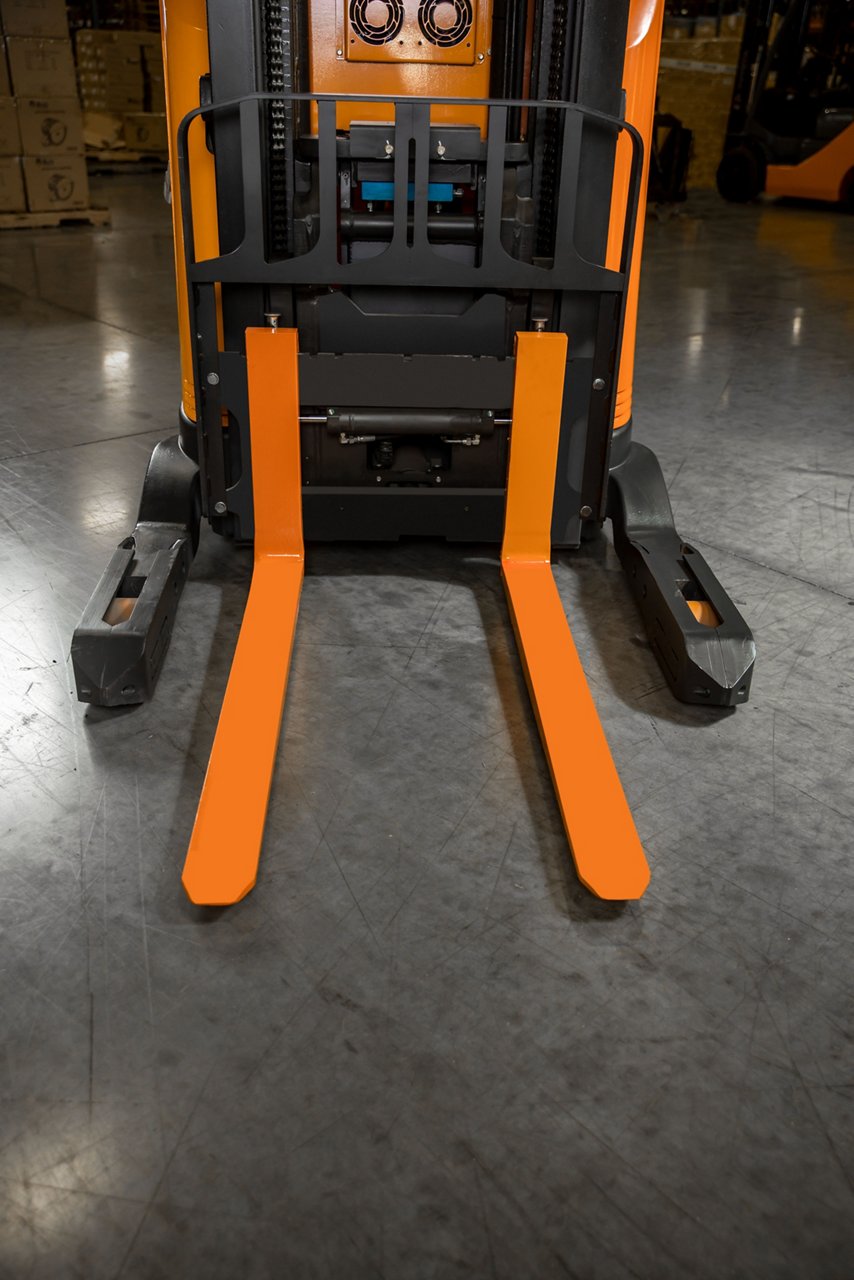 Public JPG Reach Truck Side Stance RF1-SD1X45 Close Base Leg Forks 2