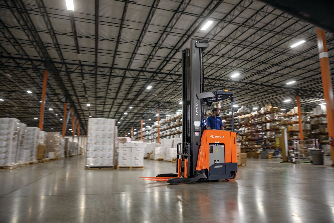 Reach Truck Sidestance RF1-SD1X45 Application 3