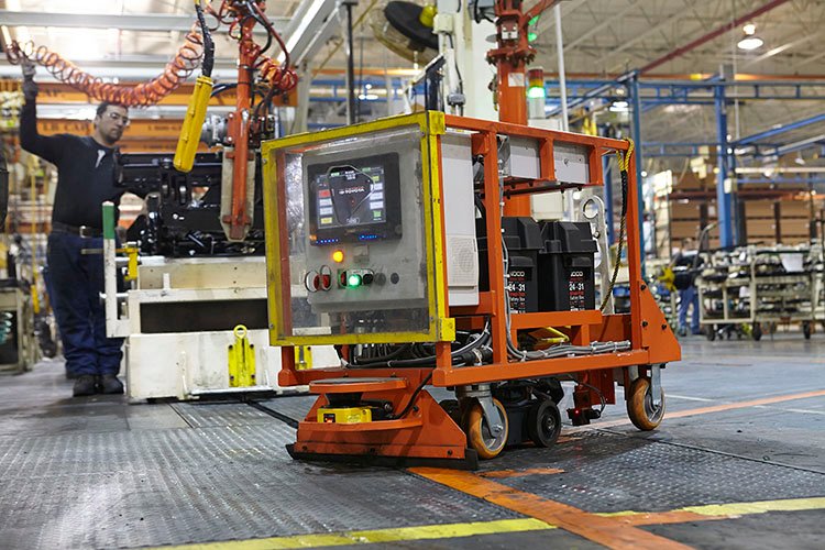 Robot de fábrica de Toyota en el almacén