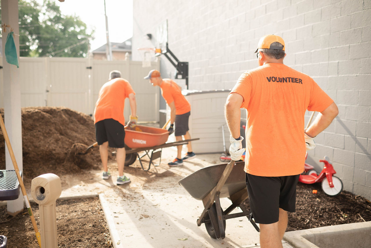 tmh employees volunteer at turning point