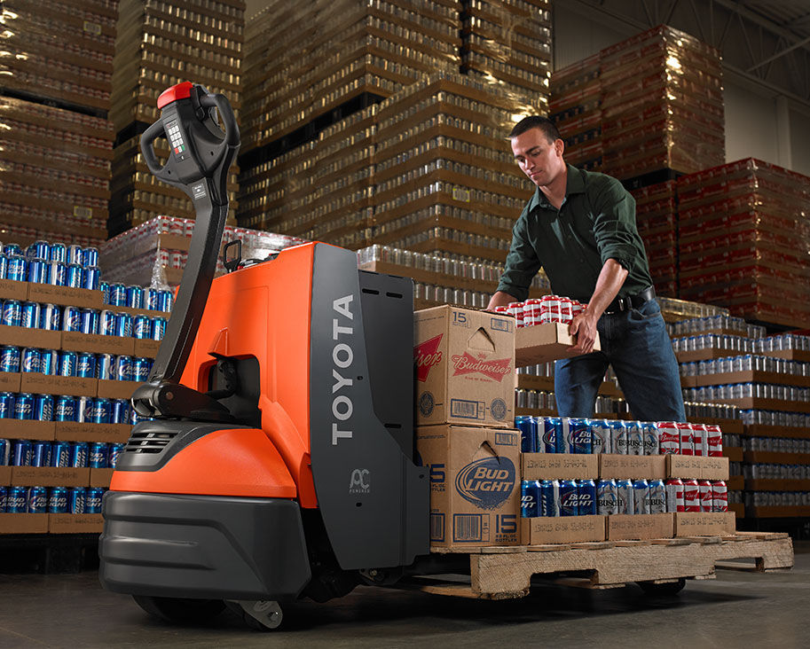 When to Use: Electric Pallet Jack vs. Manual Pallet Jack